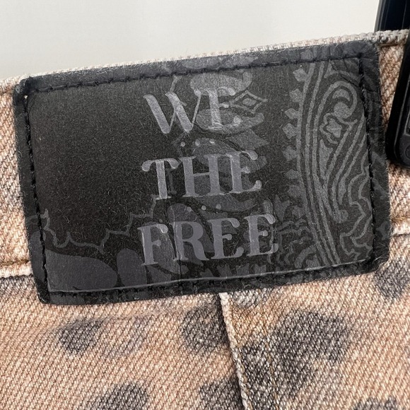 Free People We The Free Good Luck Mid-Rise Barrel Jeans Leopard Print Size 28 - Picture 9 of 12